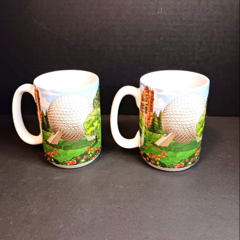 Set of two Disney Parks coffee mugs - Picture 3 of 5